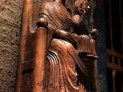 cathedrale-chartres-statue-vierge-enfant-crypte