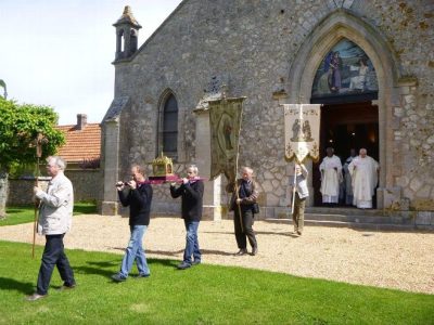 mignieres-procession-vers-chapelle-3-marie